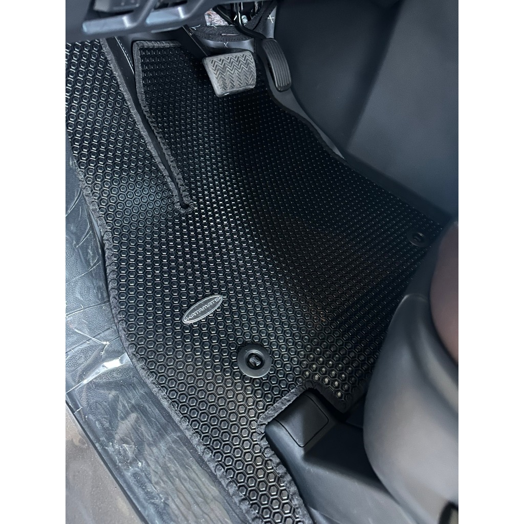 Thảm lót ô tô KATA cho xe Toyota Innova Cross, Hybrid (2023-2024) - Khít với sàn, Chống trơn, Không mùi, Không ẩm mốc