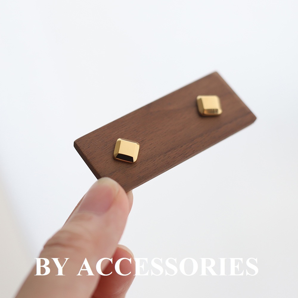 Bông tai nữ titan kiểu khối hình vuông basic ba chiều mạ vàng 18K thời trang không gỉ WE2337