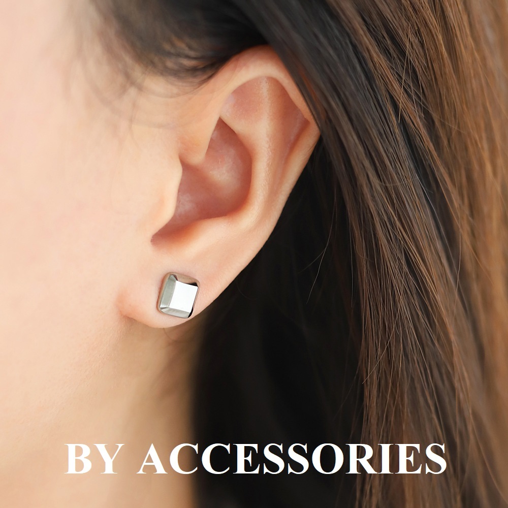 Bông tai nữ titan kiểu khối hình vuông basic ba chiều mạ vàng 18K thời trang không gỉ WE2337