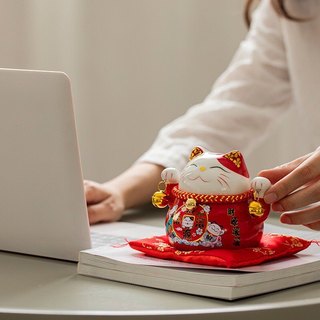 Bộ tượng 5 mèo thần tài may mắn, Mèo thần  tài thảm đỏ Ngũ Phúc Lâm Môn