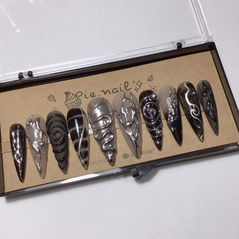 186. nailbox đen mix gel nổi tráng gương