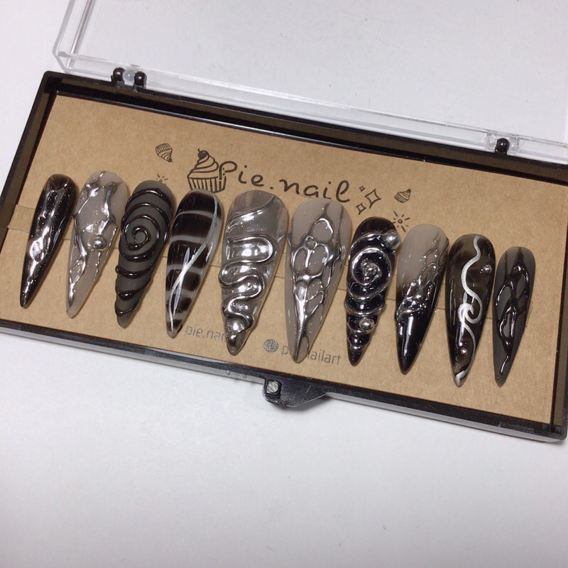 186. nailbox đen mix gel nổi tráng gương