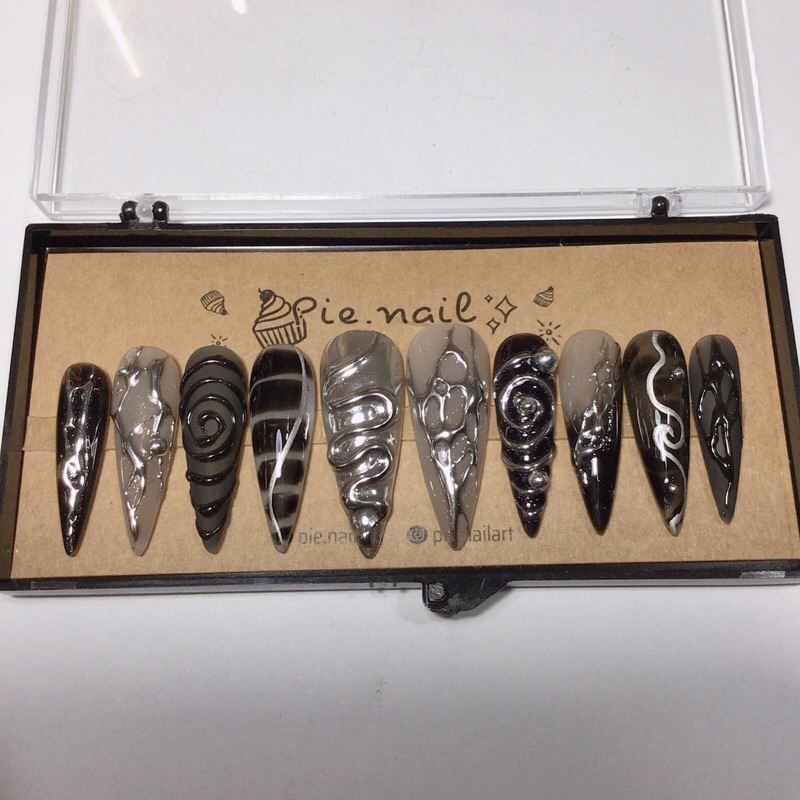 186. nailbox đen mix gel nổi tráng gương