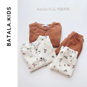 Set tổ ong họa tiết Hàn cho bé gái Batala Kids, bộ đồ thu đông trẻ em hoạ tiết dễ thương