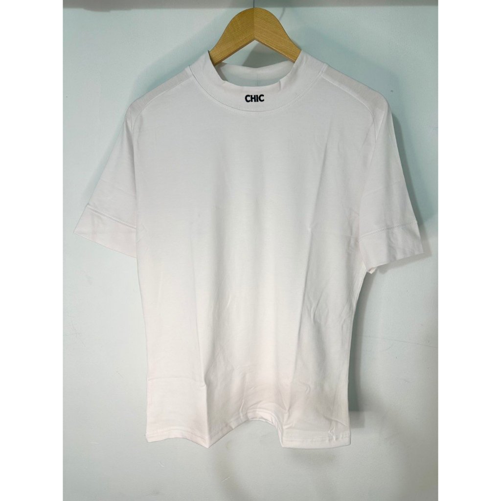 Áo thun Stee Cổ ôm thêu CHIC Unisex ITHESIXPACKI