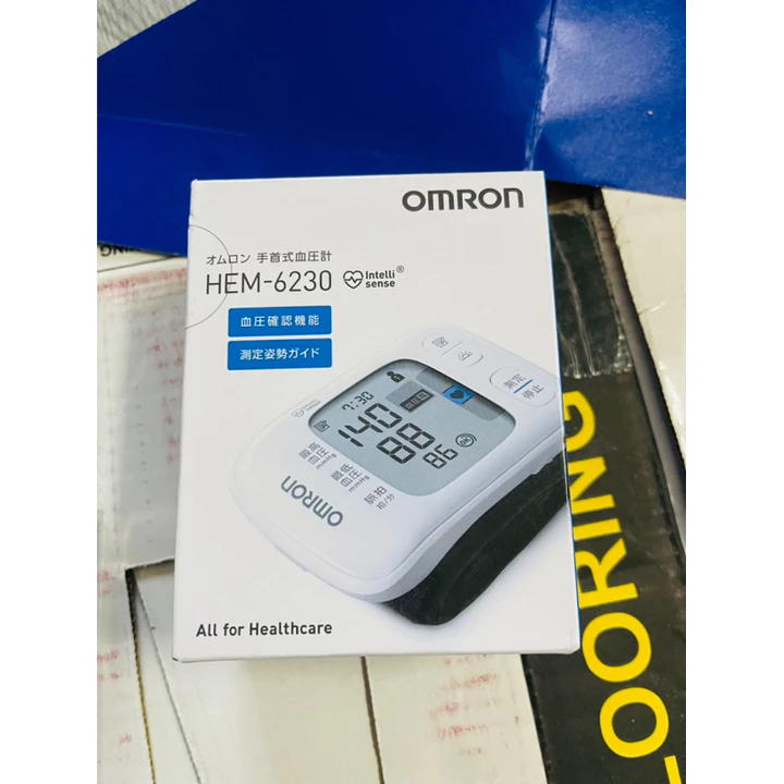 Máy Đo Huyết Áp Cổ Tay Omaron Hem 6230 Nhật Bản