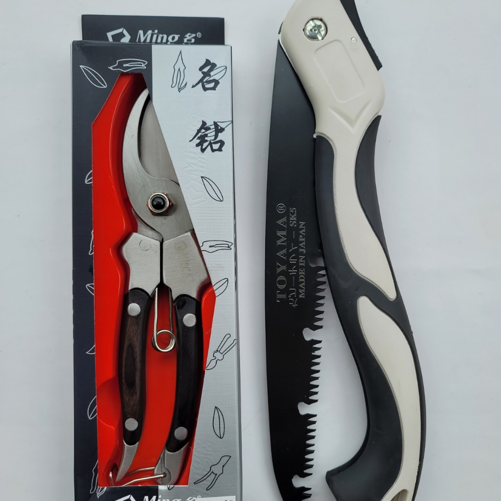 Combo Dụng Cụ Làm Vườn Cây Cảnh Bonsai Japan (Kéo Đúc Cắt Cành Tay Gỗ Và Cưa Gấp Gọn Cầm Tay) - Dụng Cụ Nông Nghiệp GD S