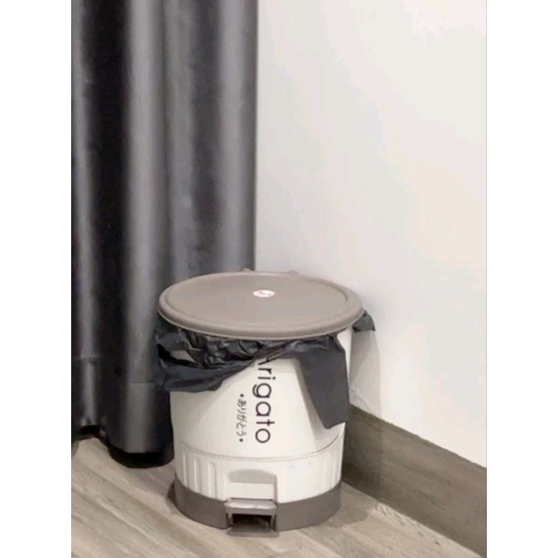 Thùng (Bật) rác nhựa đạp chân thông minh 8.5Lít Nhựa Việt Nhật Cao Cấp 8022 AMIZIN