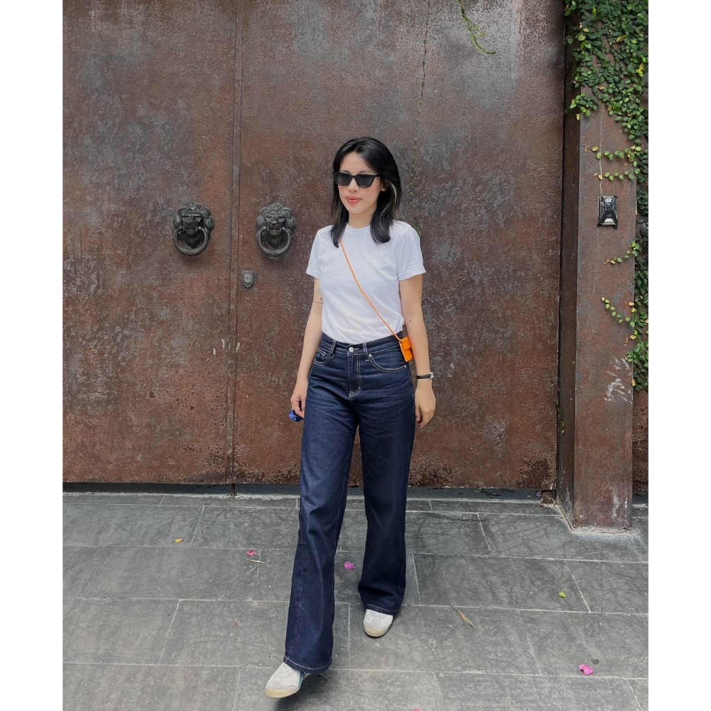 Ảnh TheBlueTshirt - Quần jeans phom suông cạp cao ống quần đứng cho nữ - Straight A Jeans - Women 4