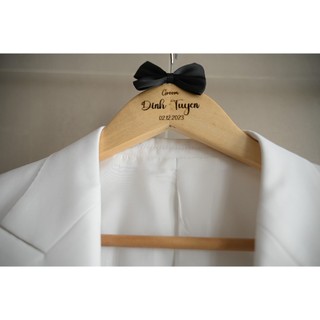 Móc Treo Quần Áo Bằng Gỗ Khắc Chữ Phong Cách Vintage Cho Cô Dâu Chú Rể (1 CÁI) | THAO WEDDING Guestbook Mẫu 0689