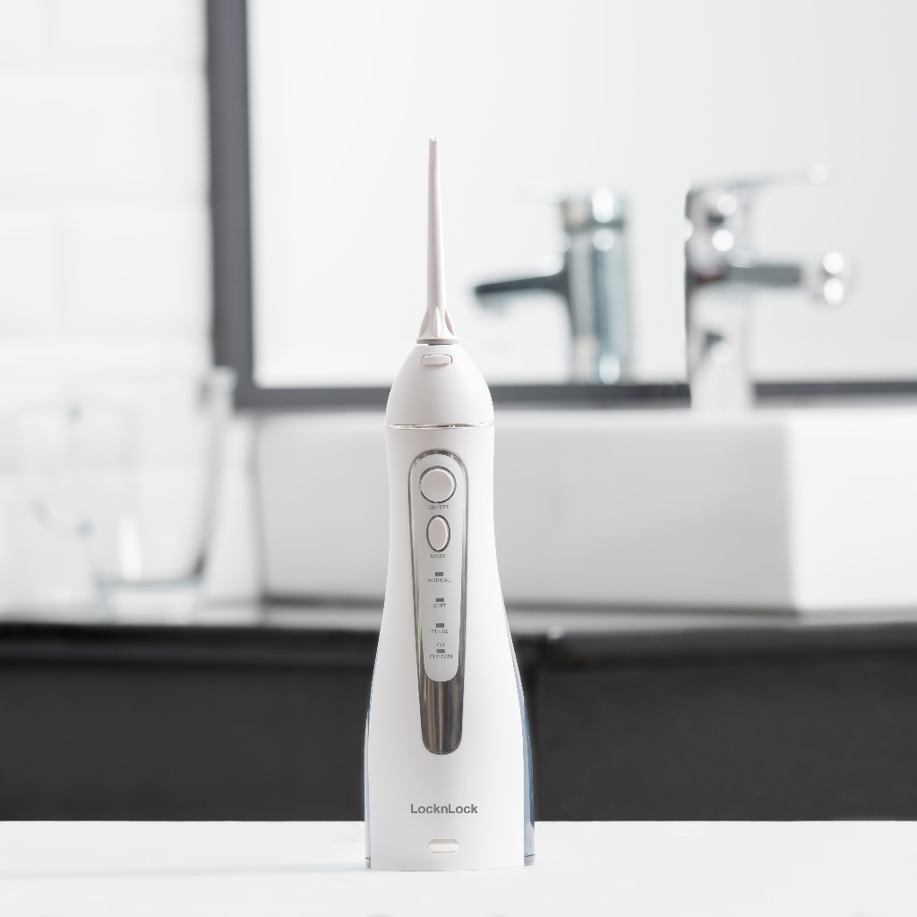 Product image Máy tăm nước không dây 4 chế độ dùng được răng niềng Lock&Lock Cordless Oral Irrigator 200ml - Màu xanh - ENR156BLU 2