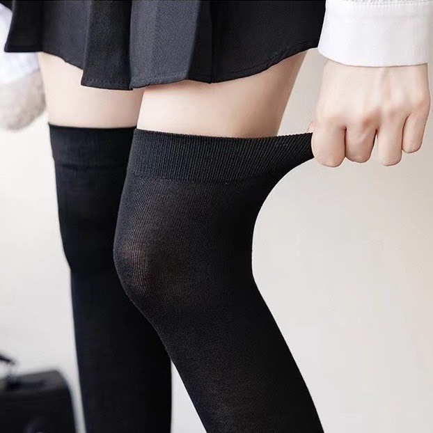 Tất cổ cao đến đùi chất liệu cotton co giãn 4 chiều 2 màu đen và trắng