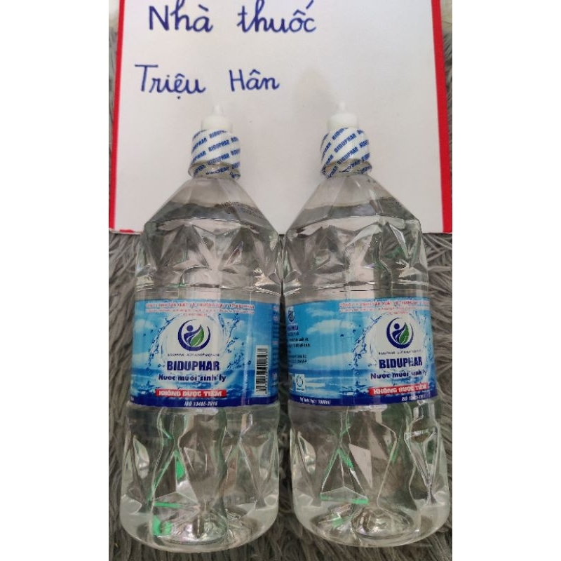 2 chai nước muối biduphar chai 1 lít súc họng, rửa mặt. rửa vết thương