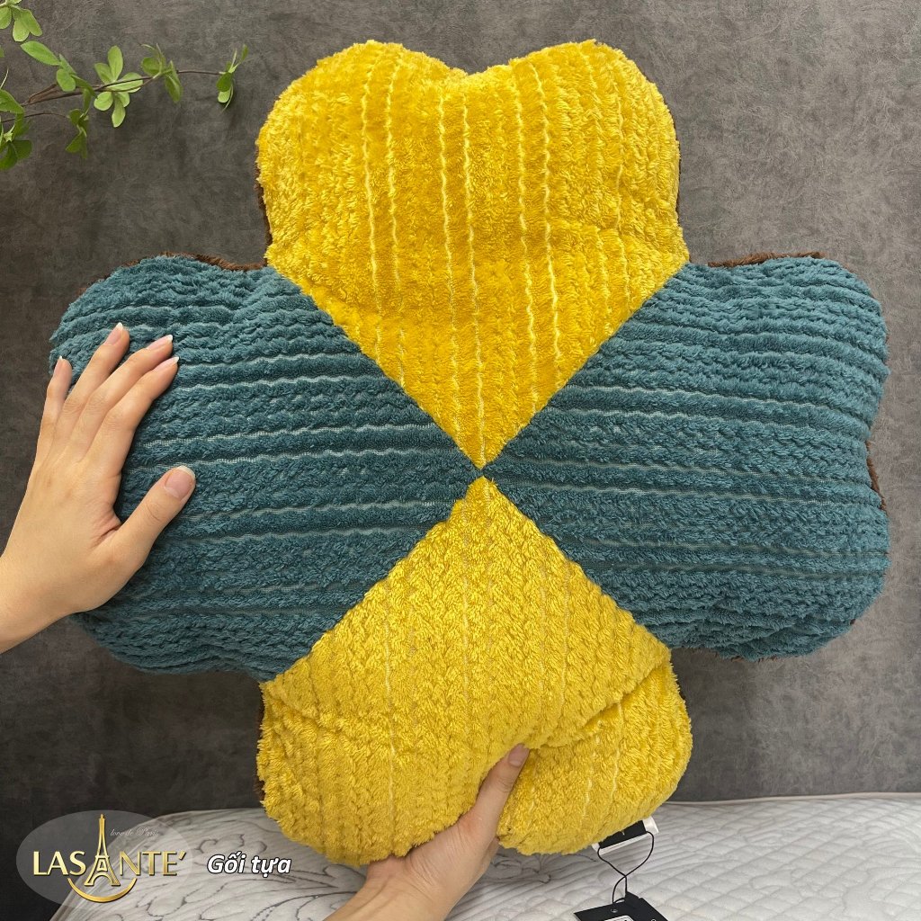 Ảnh 🧧[𝐐𝐮𝐚̀ 𝐭𝐚̣̆𝐧𝐠] Gối tựa lông cừu Lasante [Màu ngẫu nhiên] 3