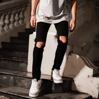 Quần Skinny Jean Nam-AMILY-Màu Đen-Rách Gối To-Chất Cotton Co Giãn-Ống Đứng Dáng-Ống Ôm Chân Skinny