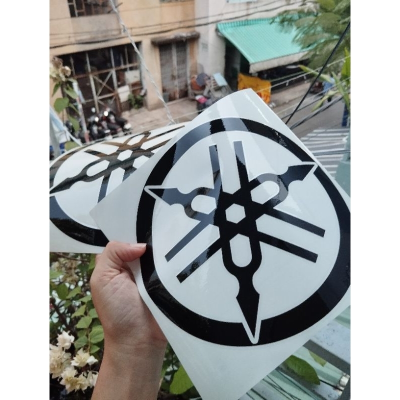 Cặp Logo Yamaha siêu to. Tem rỗng tách nền