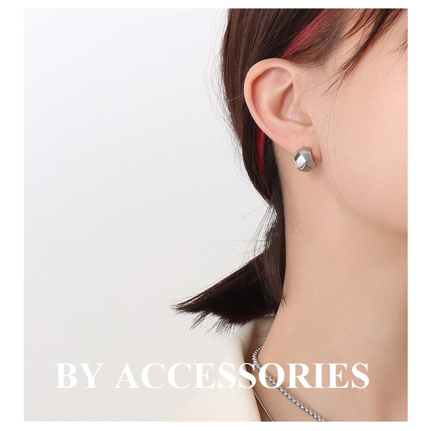 Bông tai nữ titan hình học dáng chữ C mặt vát đa diện mạ vàng 18K không gỉ WE2342