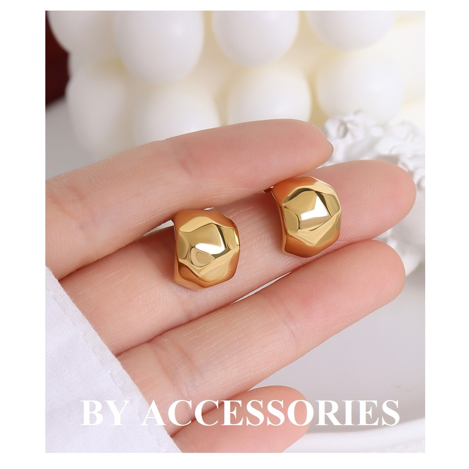 Bông tai nữ titan hình học dáng chữ C mặt vát đa diện mạ vàng 18K không gỉ WE2342