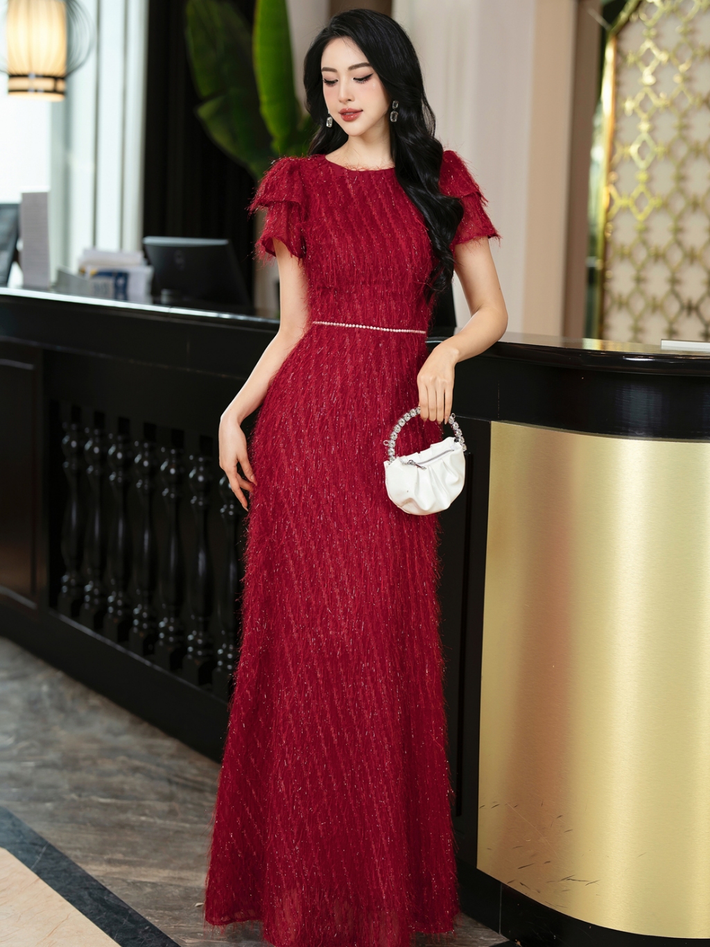 Đầm dạ hội lông vũ sang trọng Guco màu đỏ D10050