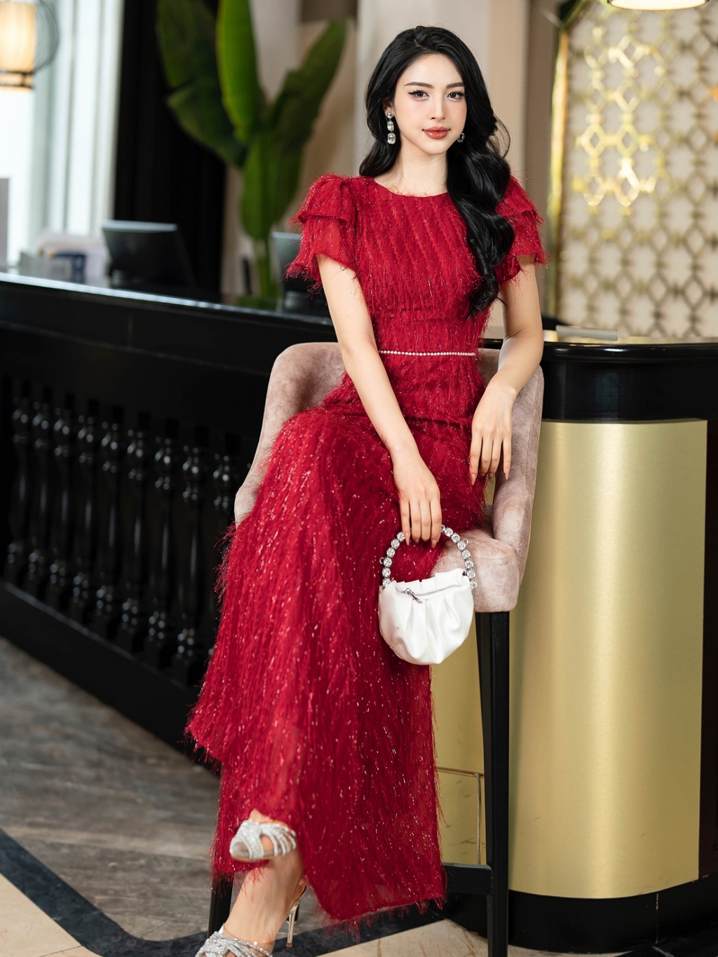 Đầm dạ hội lông vũ sang trọng Guco màu đỏ D10050