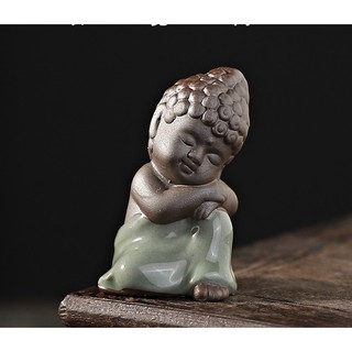 "Tượng Mini Gốm Chú Tiểu Cầm Ki Thi Họa Tiểu Cảnh Trang Trí"