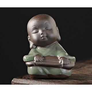 "Tượng Mini Gốm Chú Tiểu Cầm Ki Thi Họa Tiểu Cảnh Trang Trí"