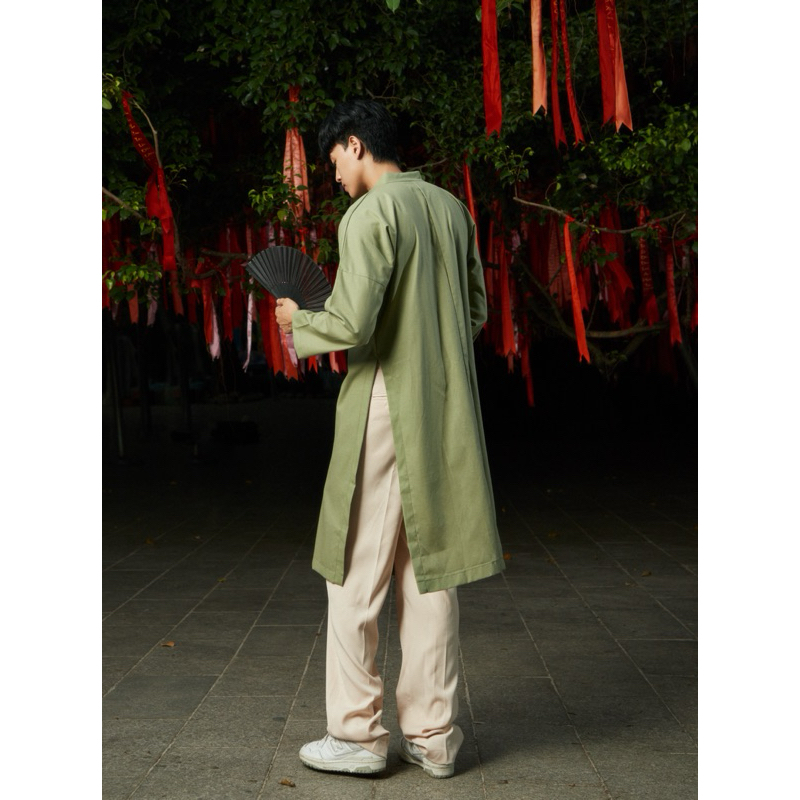 Áo dài nam cách tân - Áo dài nam xưa chất liệu thoáng mát by Villa Wings