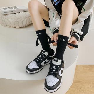 Tất Nam Châm Vớ Đôi Có Tay Cute Đen Trắng Cổ Cao Nam Nữ Độc Lạ T64