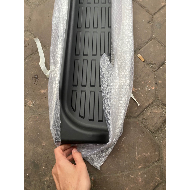 Bậc lên xuống xe Toyota Fortuner 2007-2023, Mẫu Đen đúc theo xe. Hàng chất lượng tốt