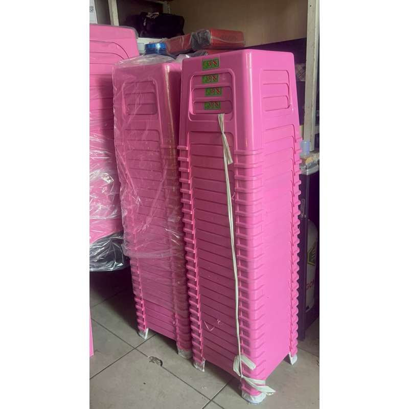 combo bàn nhựa màu Hồng (1 bàn 4 ghế đẩu nhỏ)ship hỏa tốc