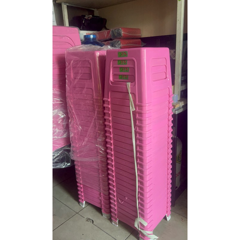 combo bàn nhựa màu Hồng (1 bàn 4 ghế đẩu nhỏ)ship hỏa tốc