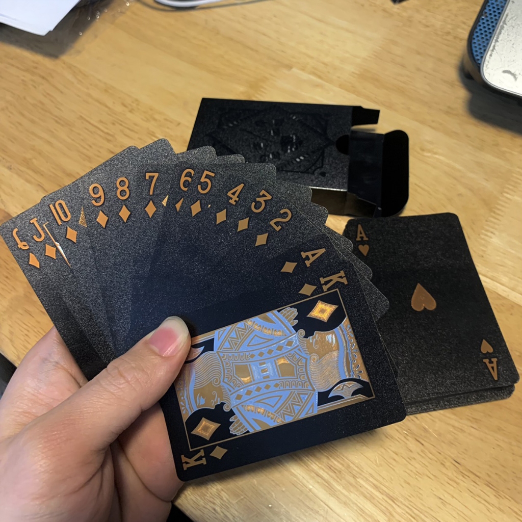 Ảnh Bài Tây Poker Nhựa Dẻo Nền Đen Vàng Bạc Chọn Màu – Bài Tây Nhựa Chống Thấm Nước Chống Gập Các Loại Chính Hãng Amalife 3