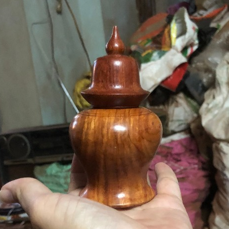 Lọ đựng tăm gỗ Hương và trắc tại xưởng gỗ làng nghề tiện Nhị Khê