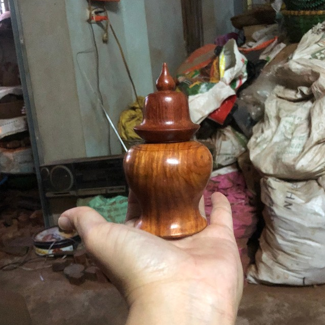 Lọ đựng tăm gỗ Hương và trắc tại xưởng gỗ làng nghề tiện Nhị Khê