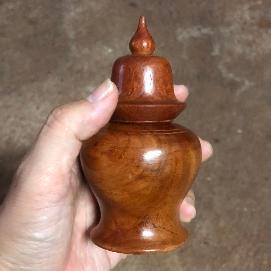 Lọ đựng tăm gỗ Hương và trắc tại xưởng gỗ làng nghề tiện Nhị Khê