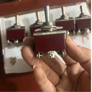 Công tắc đảo chiều 6 chân nâu, công tắc gạt đảo chiều 6 chân  on of