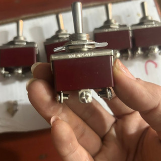 Combo 10 Công tắc đảo chiều 6 chân nâu, công tắc gạt đảo chiều 6 chân on, of