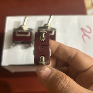 Công tắc đảo chiều 2 chân, công tắc gạt đảo chiều 2 chân nâu, công  tắc on, of
