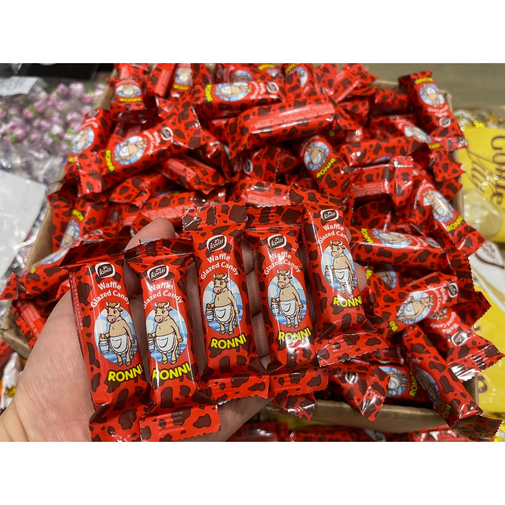 Bánh xốp phủ socola hiệu Bò đỏ Waffle Glazed Candy Ronni 400gr Shopee
