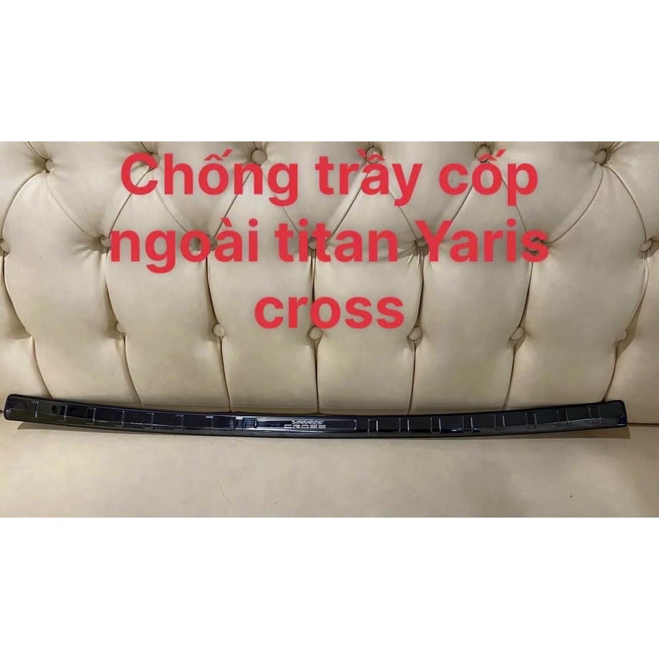 Ốp chống trầy cốp xe Toyota Yaris Cross 2023, Mẫu Titan ,Chống xước, bảo vệ thành cốp