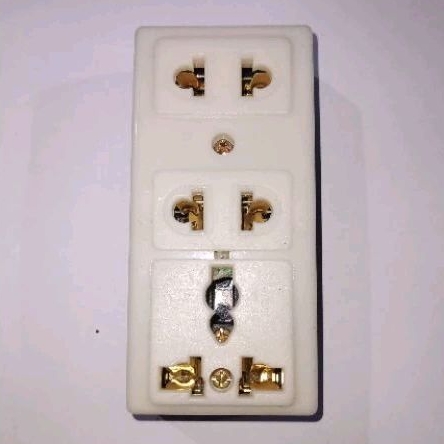 Ổ cắm điện 3 ngã siêu bền, chất lượng cao chính hãng Hinoki - Ổ cắm điện 3 lỗ màu trắng Hinoki