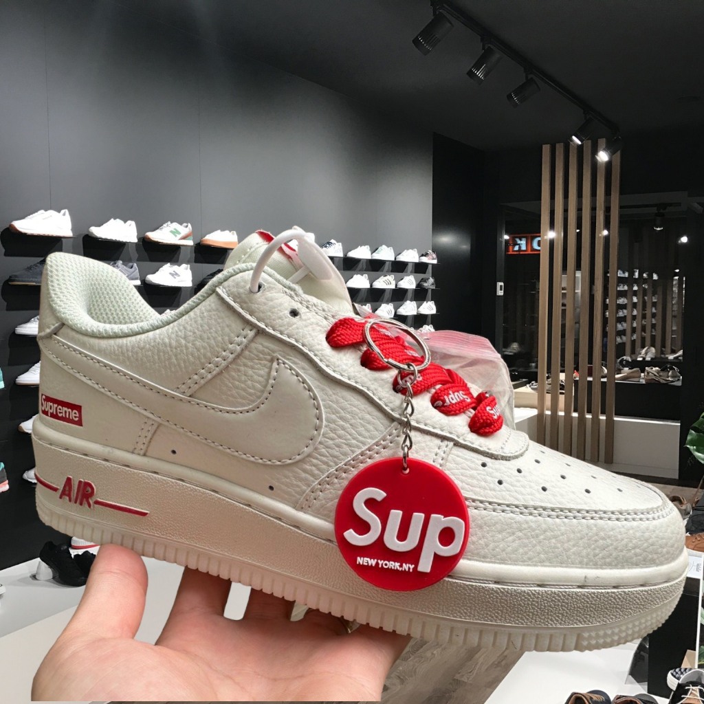 Giay Sneaker Nike Air Force 1 Tr ng Supreme Giay AF1 Supreme B n Chu n Full Box Bill M i Nh t MonTay store