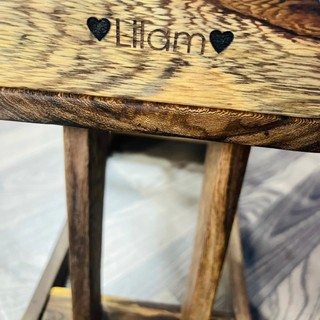 Khắc Tên Sản Phẩm Trên Đồ Chơi Gỗ Không Phai Chữ Lưu Giữ Kỷ Niệm Lâu Dài In laser Hiện Đại Chính Hãng Chàng Trai Gỗ