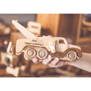 Khắc Tên Sản Phẩm Trên Đồ Chơi Gỗ Không Phai Chữ Lưu Giữ Kỷ Niệm Lâu Dài In laser Hiện Đại Chính Hãng Chàng Trai Gỗ