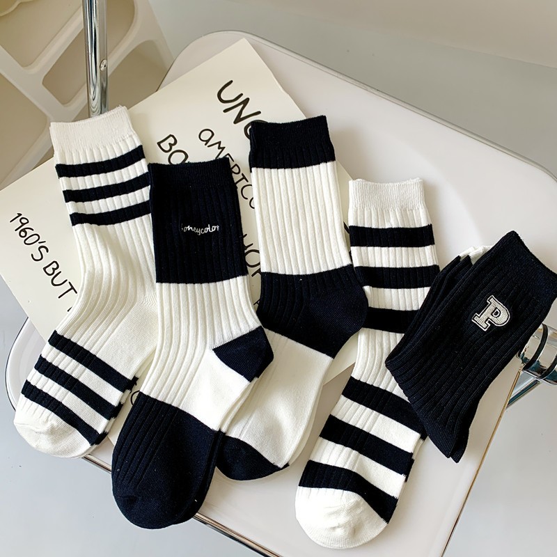 Vớ Tất cổ cao Unisex chữ P trắng đen phong cách trẻ trung và năng động.