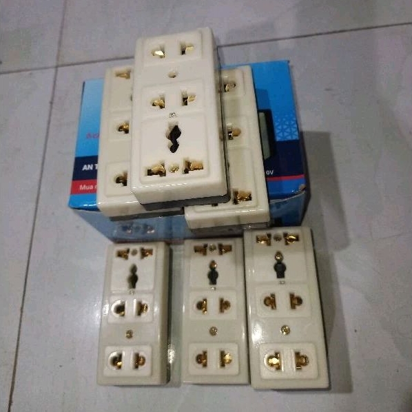 Ổ cắm điện 3 ngã siêu bền, chất lượng cao chính hãng Hinoki - Ổ cắm điện 3 lỗ màu trắng Hinoki