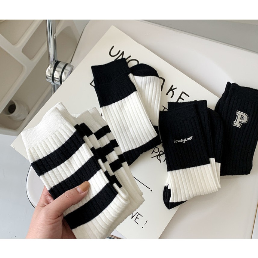 Vớ Tất cổ cao Unisex chữ P trắng đen phong cách trẻ trung và năng động.