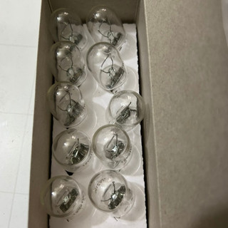 Bóng đèn ô tô, bóng đèn phanh ô tô, bóng xi nhan ô tô chân cắm T20 12V21W 1 tóc màu trắng.