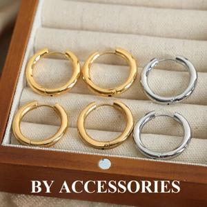 Bông tai nữ unisex titan cổ điển kiểu tròn dày lớn basic mạ vàng 18K không gỉ WE2402 BY ACCESSORIES
