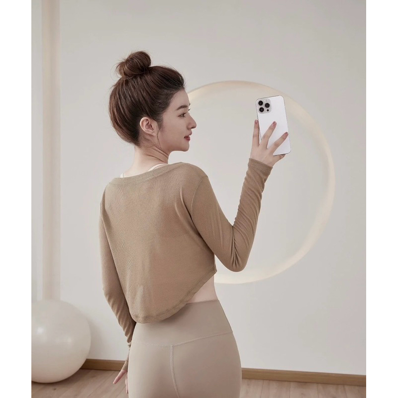 Áo top dài tay mặc ngoài bra cổ V phong cách thời trang, thanh lịch